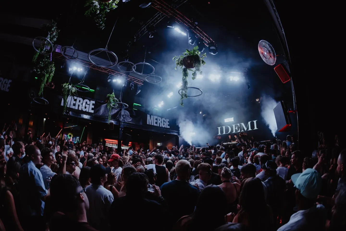 Merge crowd, photo 11